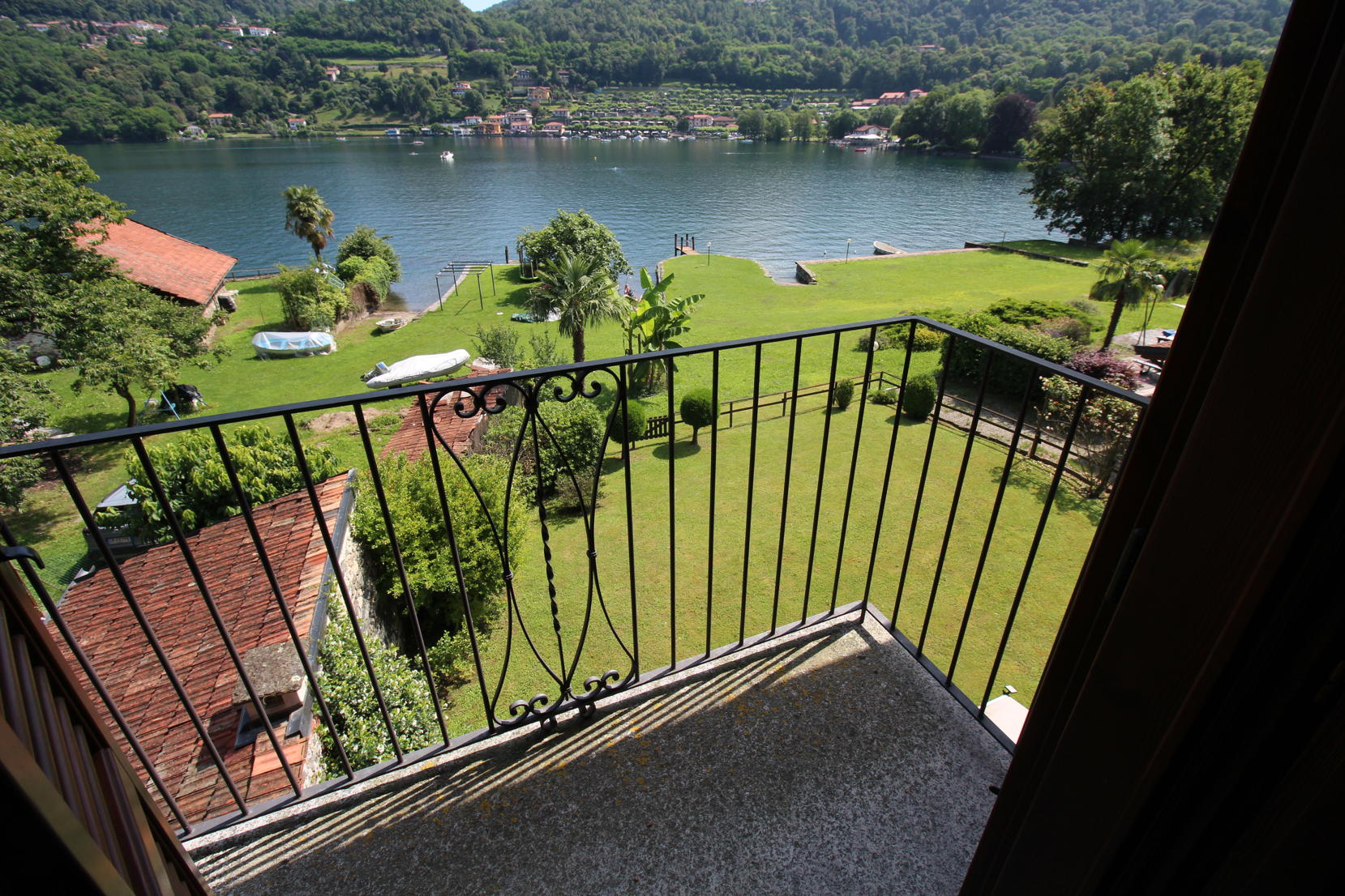 8 - Orta San Giulio, appartamento fronte lago d'Orta
con balcone, box auto e giardino privato Orta San Giulio